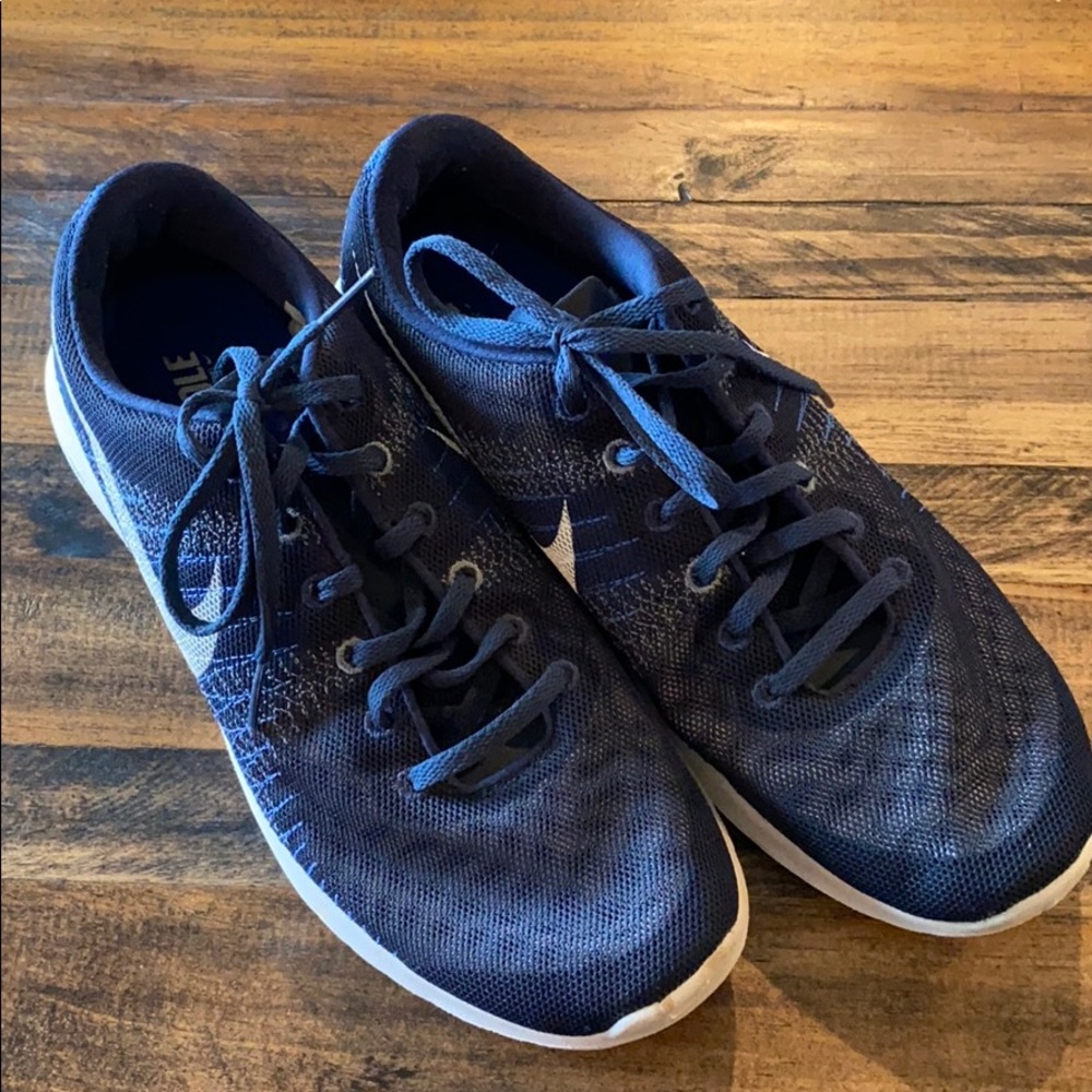 Nike Fury navy blue sz men’s 8.5 euro 42